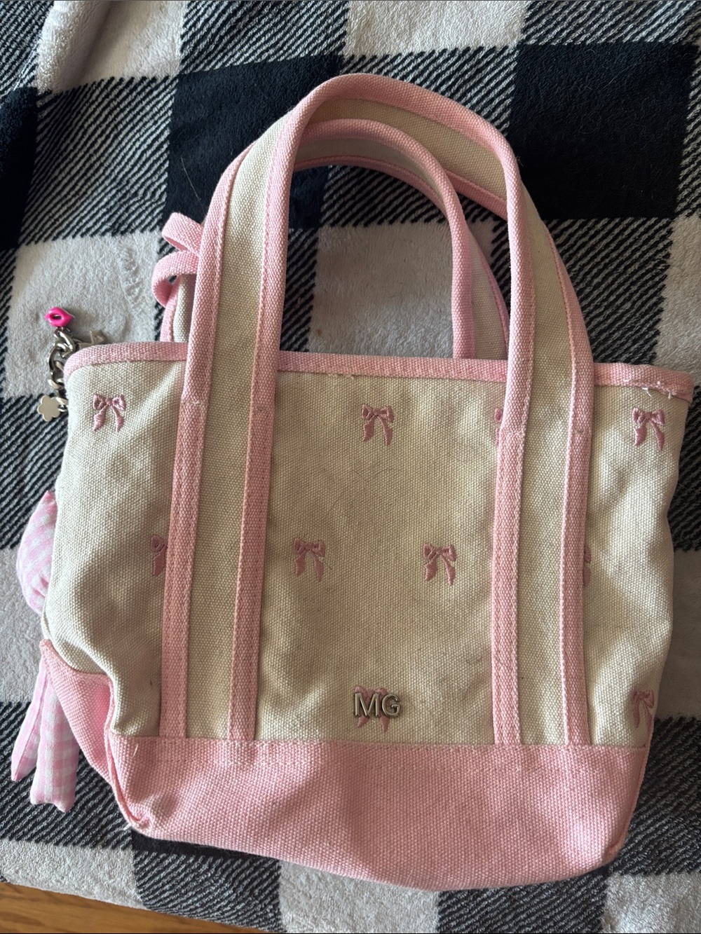 Never used Steve Madden viral pink bow bag. - Picture 2 of 3